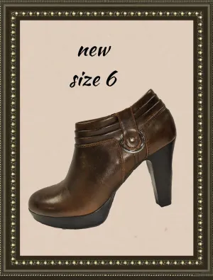 Chaps ankle booties - adorable - size 6 (b)